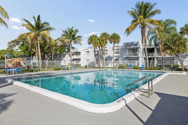 Piscina - Clear Lake Palms