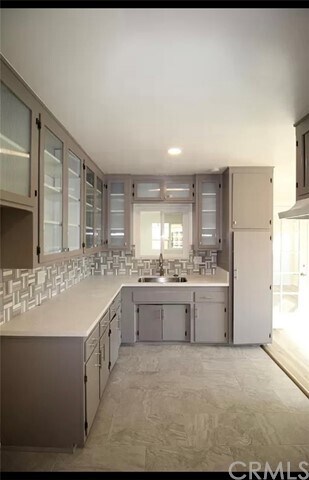 Foto del edificio - 6045 1/2 Sultana Ave