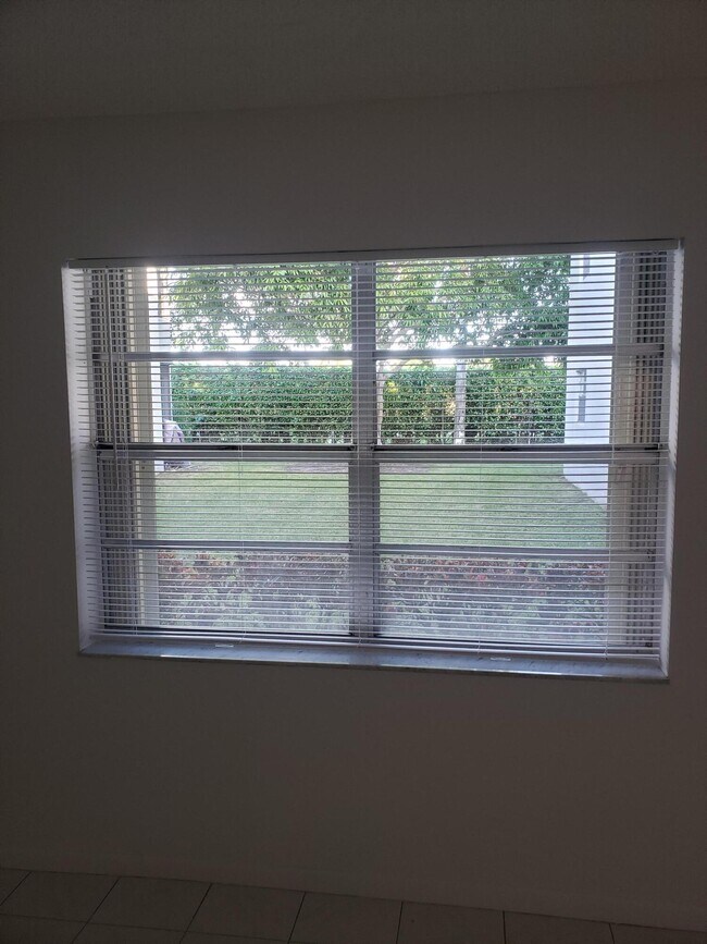 Foto del edificio - 688 Burgundy L