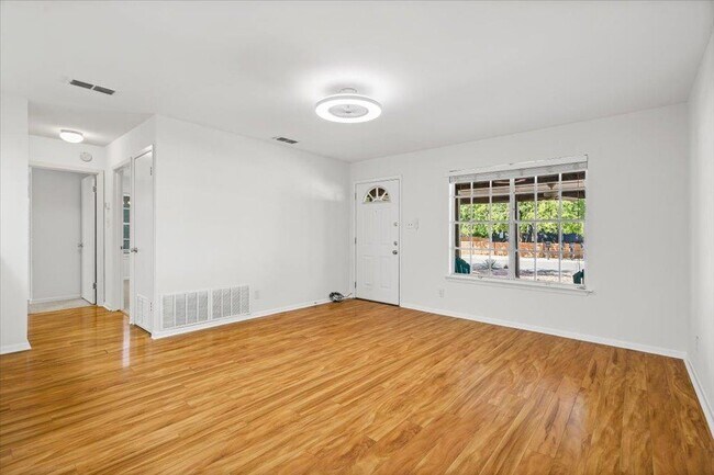 Foto del edificio - 7707 Watson St