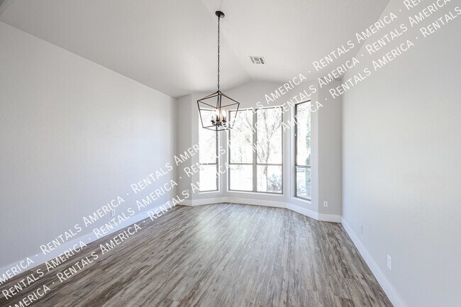 Foto del edificio - 2355 N Travis Cir