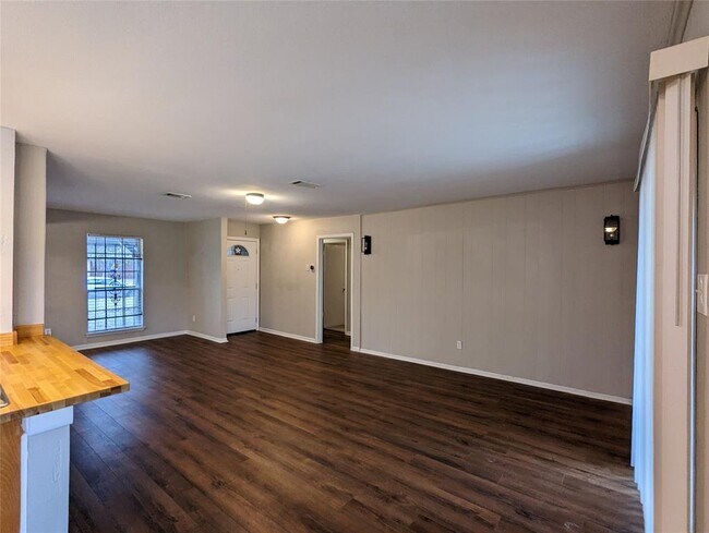 Building Photo - 8410 Rinn St