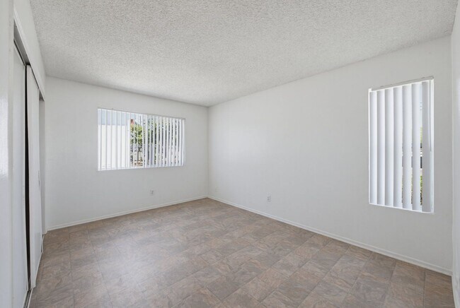 Foto del edificio - 6907 Whitsett Ave