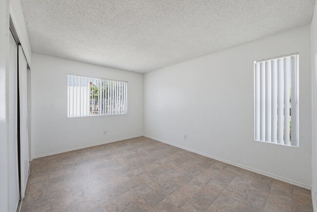 Building Photo - 6907 Whitsett Ave