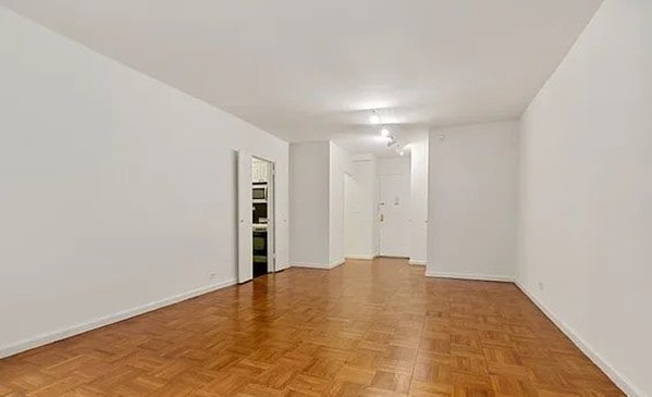 Building Photo - 300 E 46th St