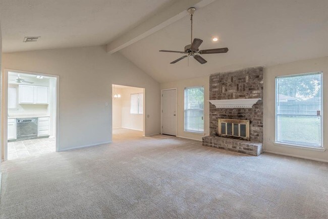 Building Photo - 10822 Fallbrook Dr