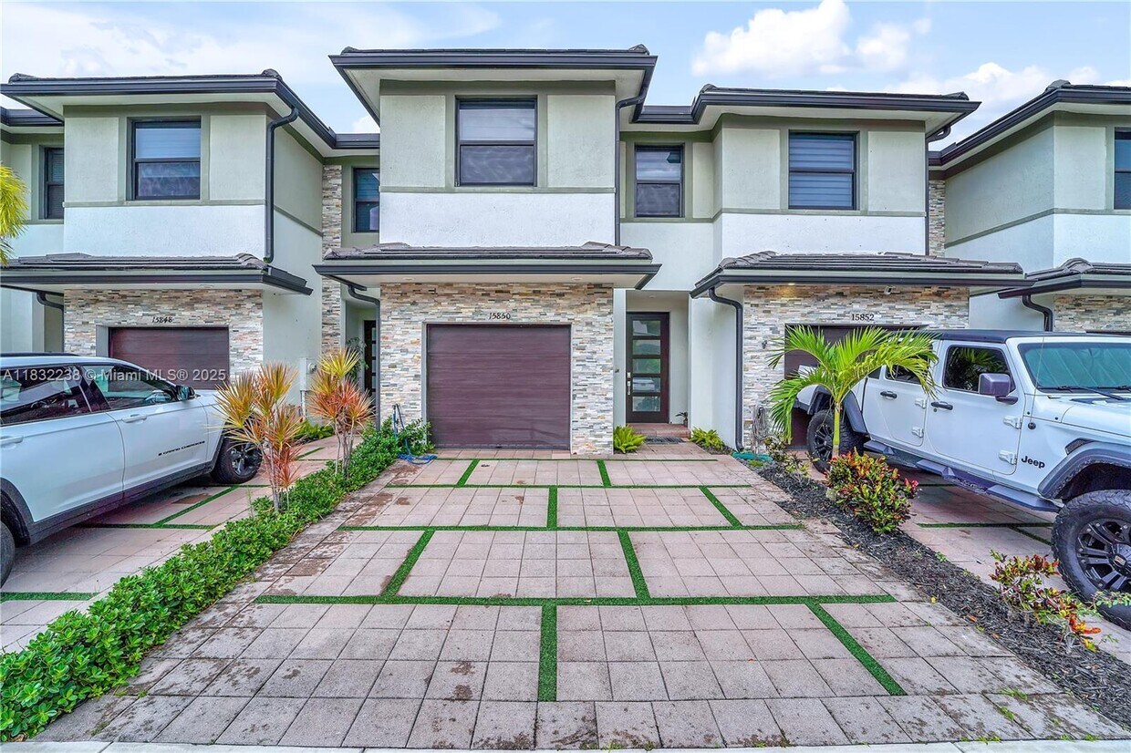 Primary Photo - 15850 NW 91st Ct