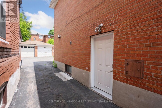 Photo du bâtiment - 37 Robinson Ave