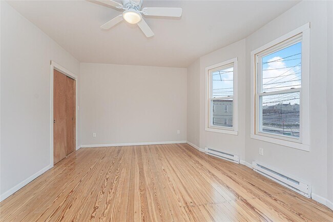 Foto del edificio - 165 Chestnut Ave