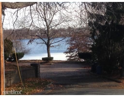 Building Photo - 168 Pleasant St