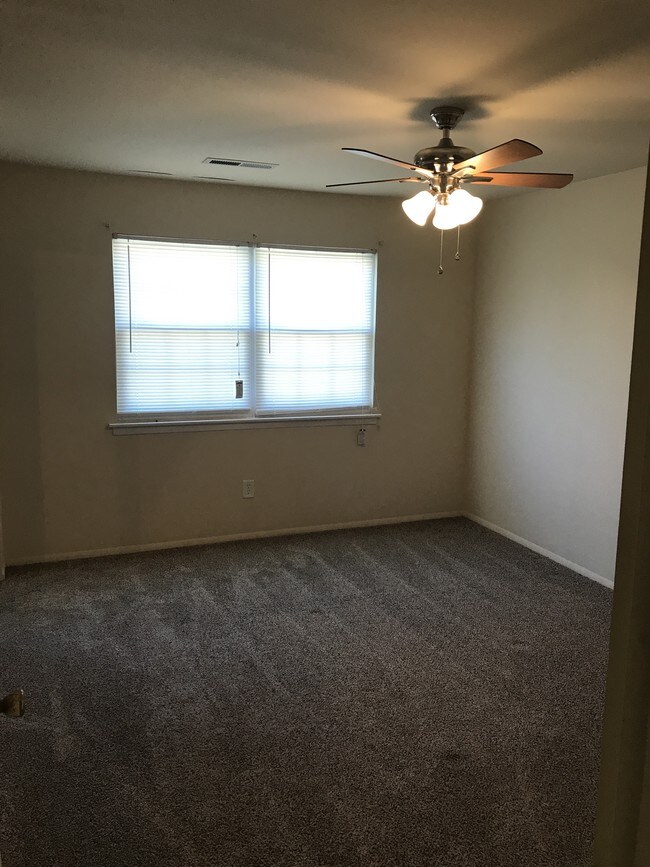 Foto del edificio - 58 Eaves Mill Rd