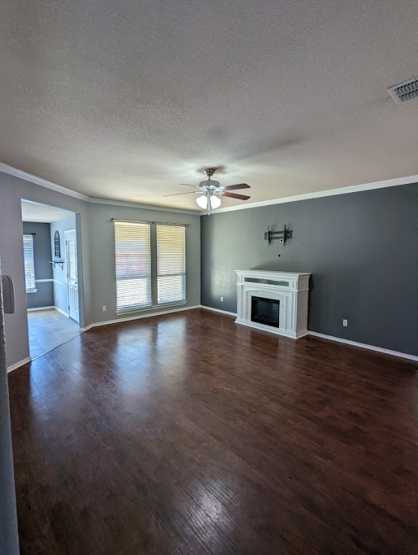 Building Photo - 1720 Lakeway Dr
