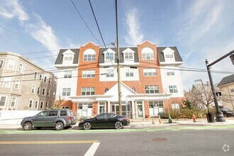 Building Photo - 65 Beacon St