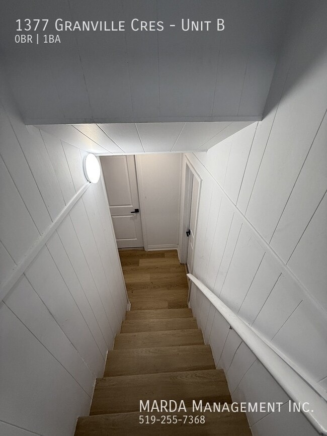 Building Photo - COZY 2 LEVEL BACHELOR UNIT WEST WINDSOR + 40% OF UTILITIES