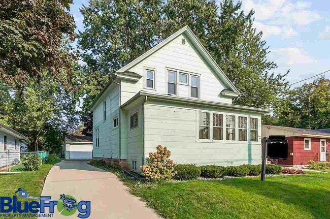 Building Photo - 1310 Powers St