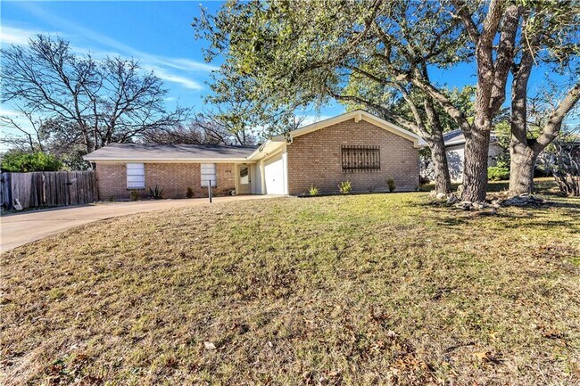 Building Photo - 206 Tucson Dr