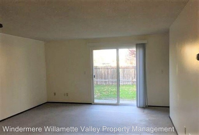 Foto del edificio - 2145 NW Highland Dr