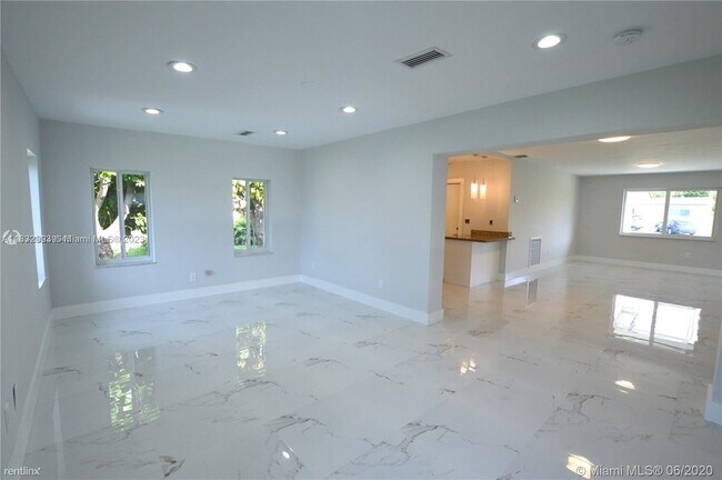 Foto del edificio - 3 br, 2 bath House - 9040 SW 48th Ter