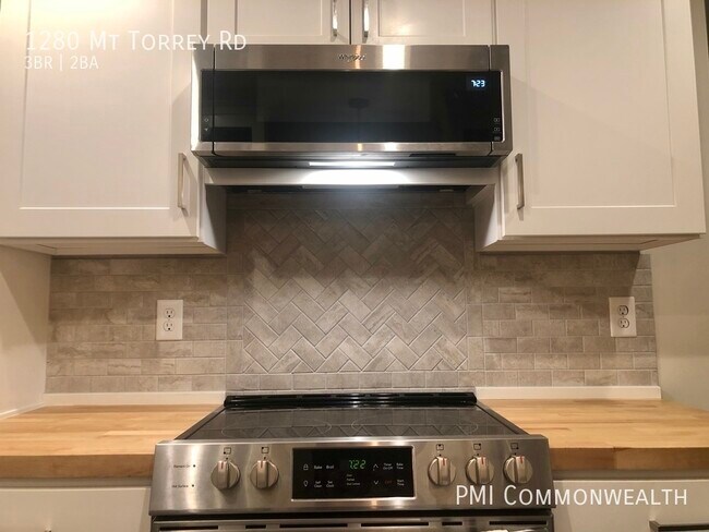 Building Photo - 2 Bed / 1 Bath Single Family (Available Now)