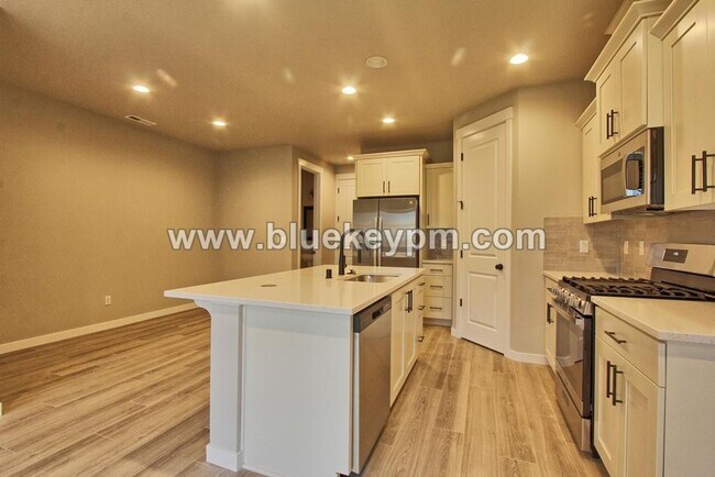 Foto del edificio - 3 Bed, 2.5 Bath Townhome Near WSU and Legacy Salmon Creek