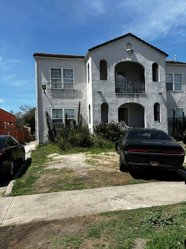 Building Photo - 3015 S Norton Ave