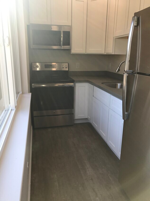 Kitchen - 596 W William St