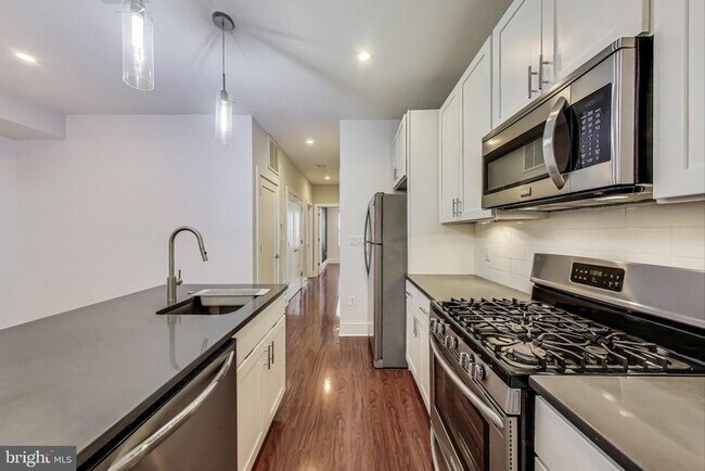 Foto del edificio - 2221 M St NE