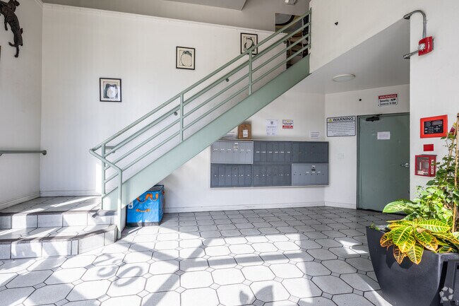 Vestíbulo - 730 Pine Ave.