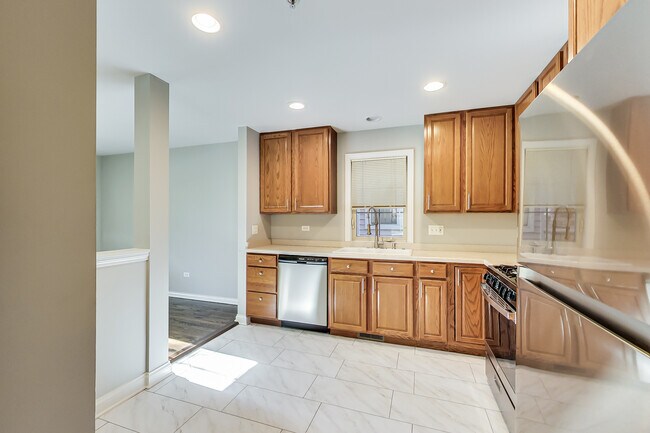 Foto del edificio - 2550 W Lake Ave