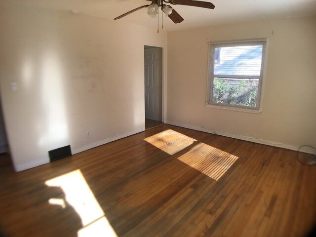 Foto del edificio - 7231 Teal Ave