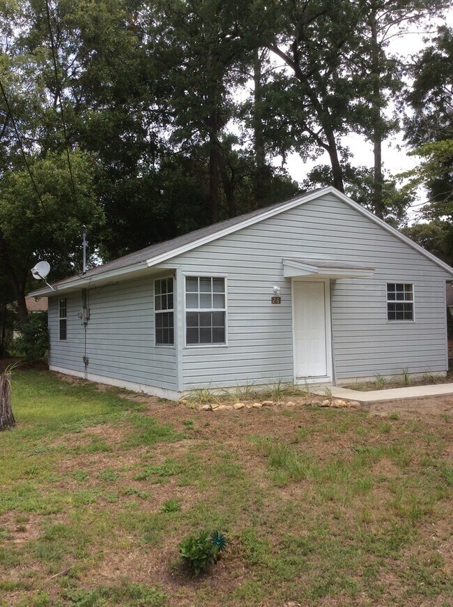 Building Photo - 2br 1ba House