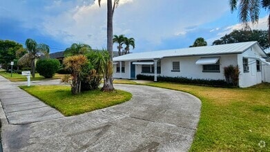 Building Photo - 1150 Bayshore Dr