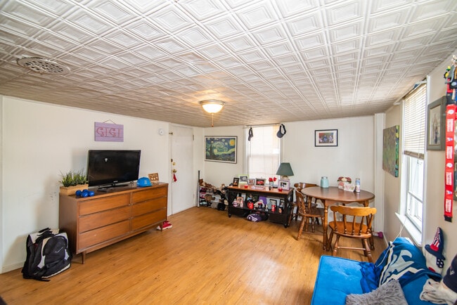 Building Photo - 23 Bowers St