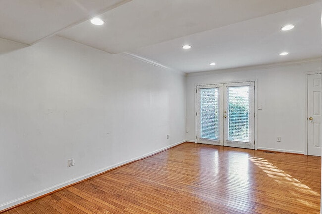 Building Photo - 1338 34th St S