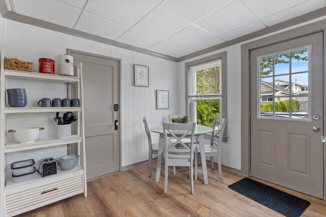 Building Photo - 2 Island Path