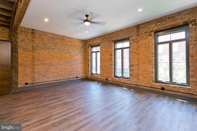 Building Photo - 160 N Loudoun St