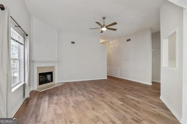 Foto del edificio - 2295 Winthrope Way Dr