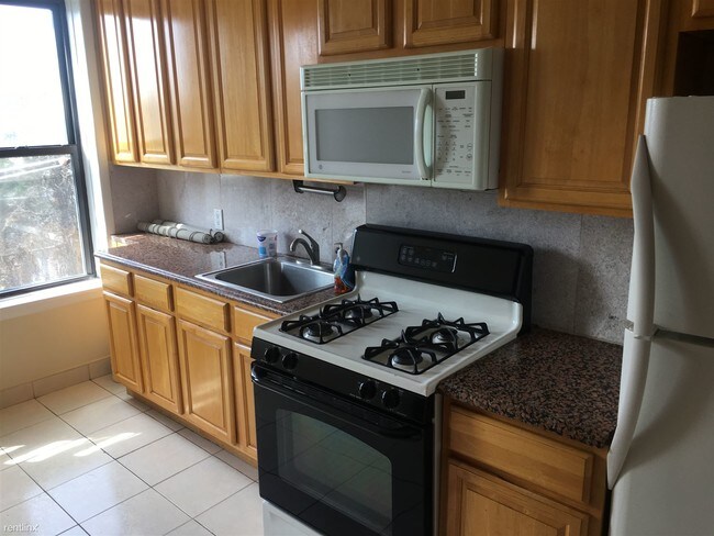 Building Photo - 2 br, 1 bath  - 6416 Madison St 2