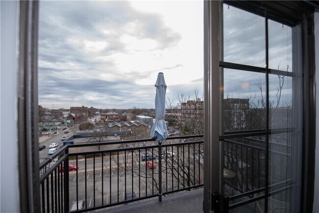 Building Photo - 825 N Delaware St