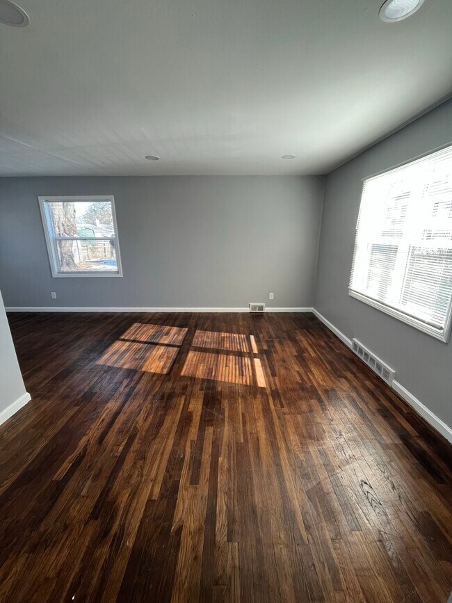Foto del edificio - 212 Beacon Hill Ct