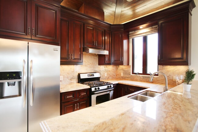 Building Photo - Luxury 3 bed 3 bath home available for rent in Malibu!