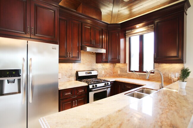 Foto del edificio - Luxury 3 bed 3 bath home available for rent in Malibu!