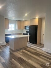 Building Photo - 401 Cheyenne Dr