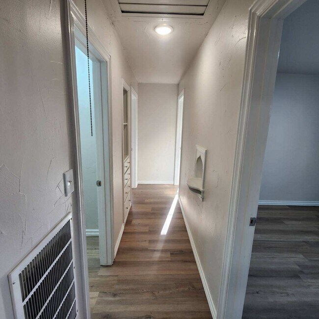 Foto del edificio - Newly Remodeled Home in The Village