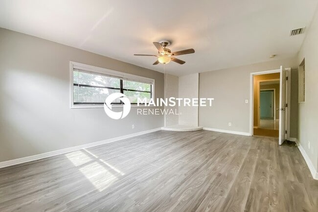 Building Photo - 4 Bedroom Pet-Friendly Home in Clearwater,...