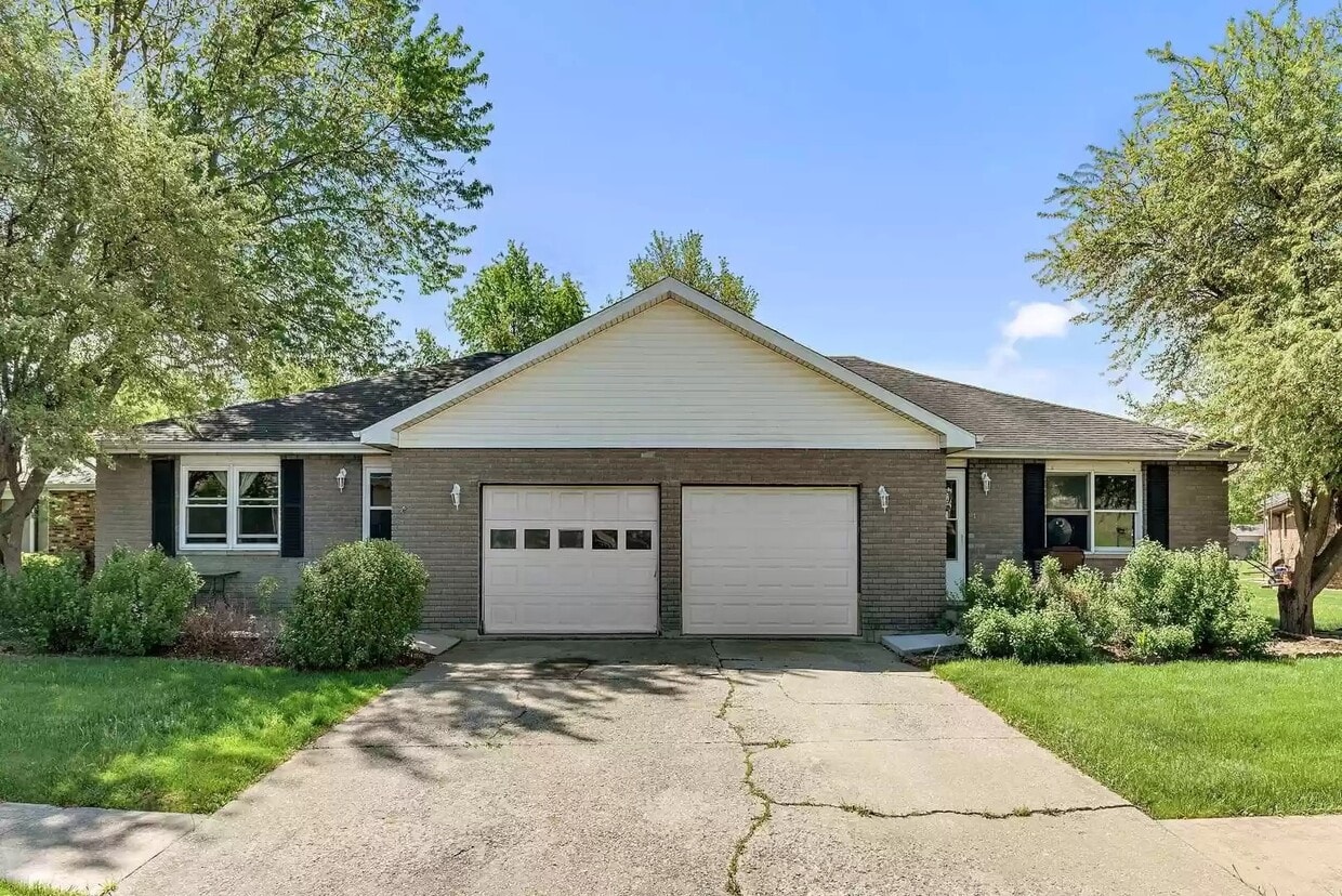Primary Photo - 166-168 Keigher Dr
