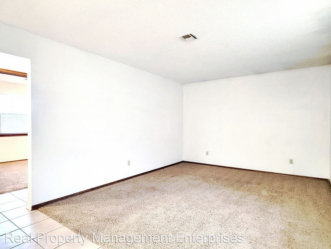 2 br, 1 bath House 1805 E Sandrock Rd 18... House Rental in Tuttle