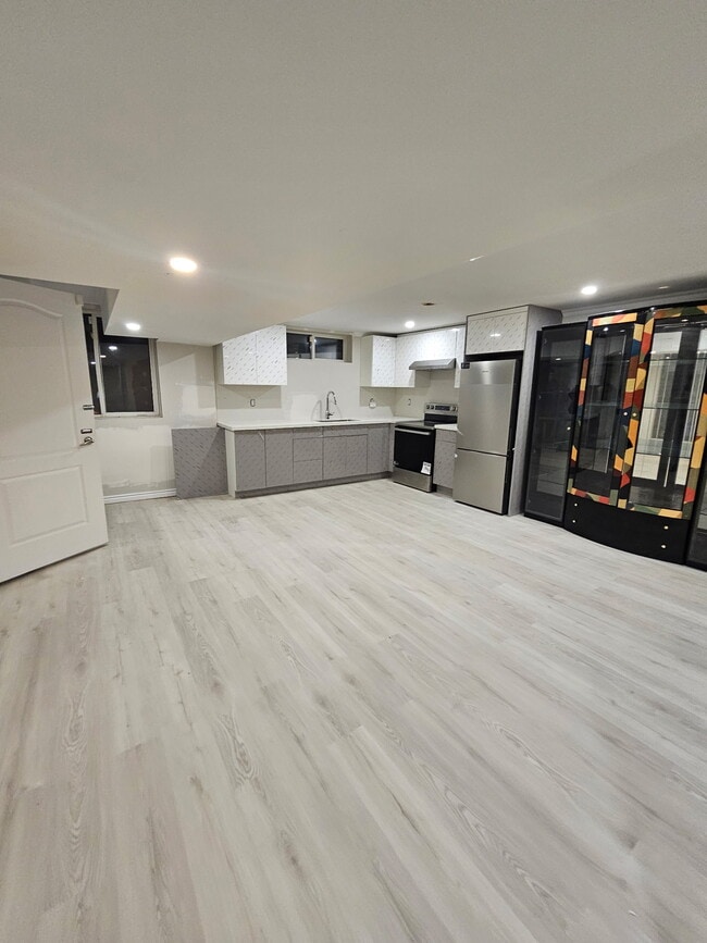 Building Photo - 13076 Keele St