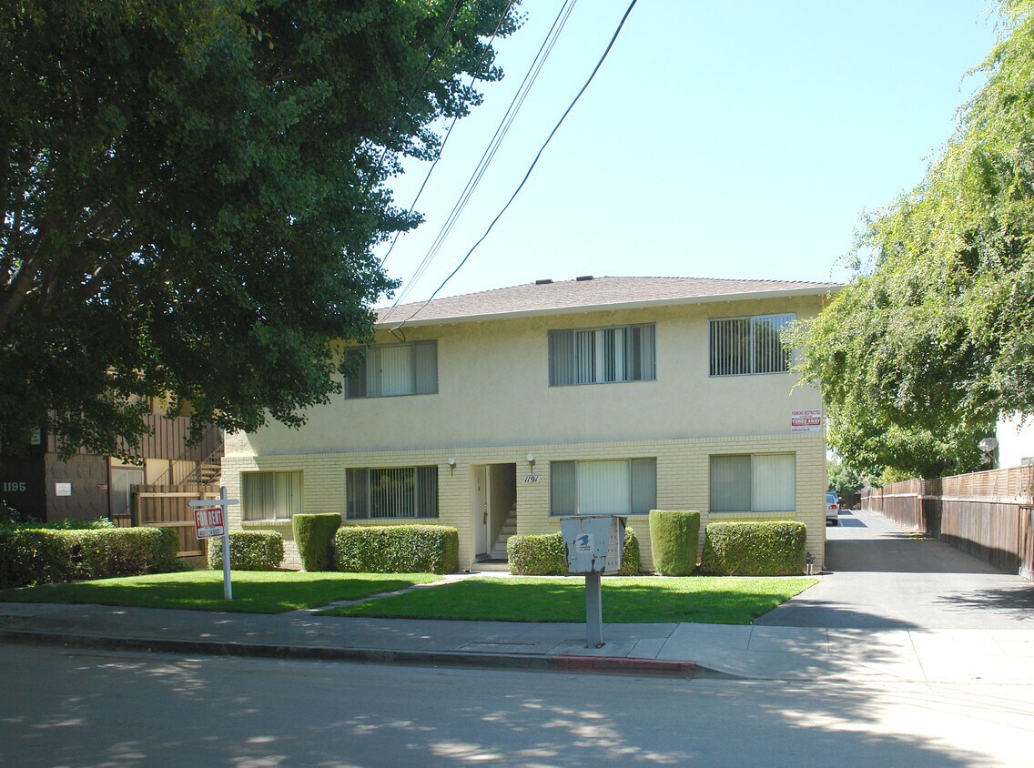 Building Photo - Brace Garden