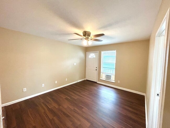 Photo - 1222 Fenfield Avenue, Unit 2 House